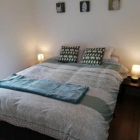 Apartament Mcgrath's Bar &