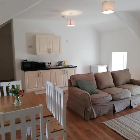 Mcgrath's Bar & Appartement Causeway