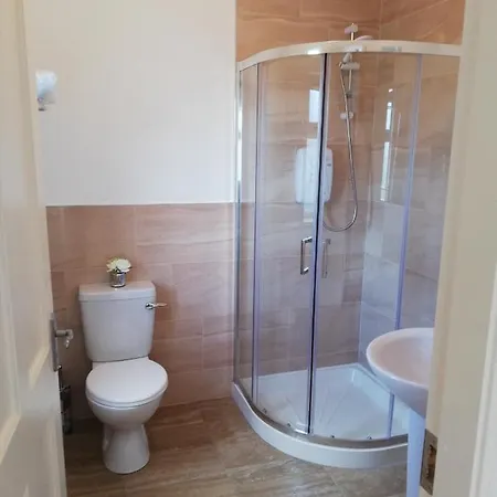 Apartment Mcgrath's Bar &